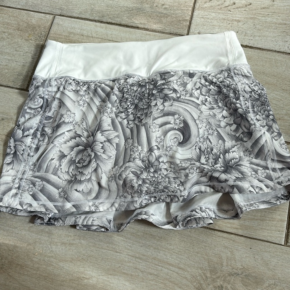 Lululemon- skort